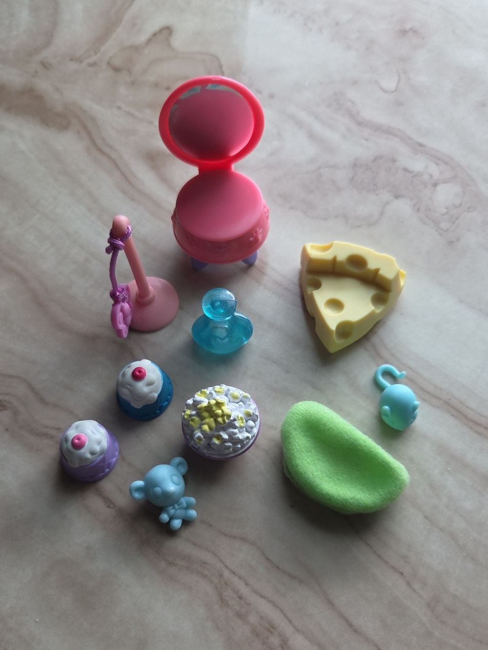 Littlest Pet Shop 2007 Collector Tin Accessories LPS